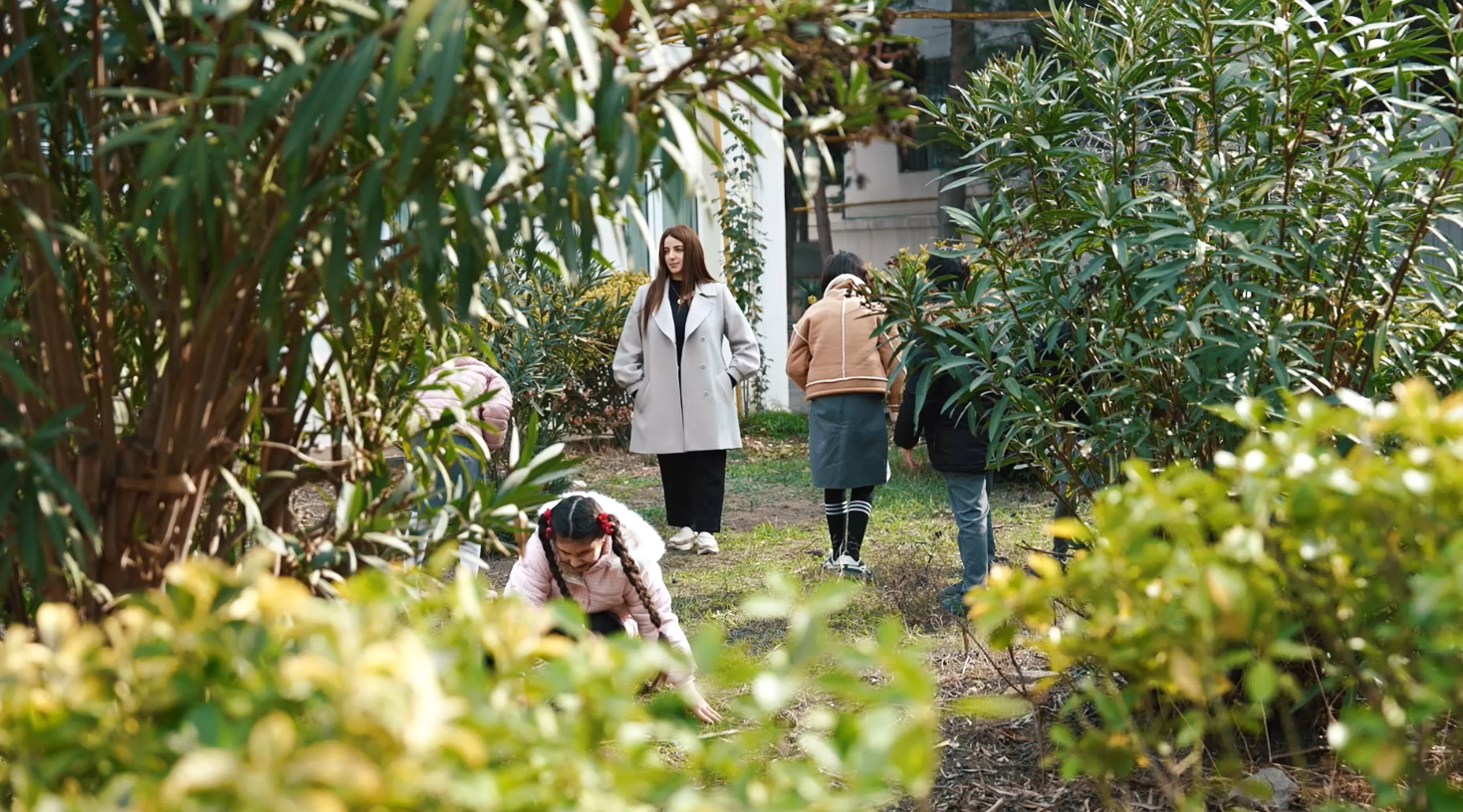 Qaranlığa işıq saçan barmaqlar: