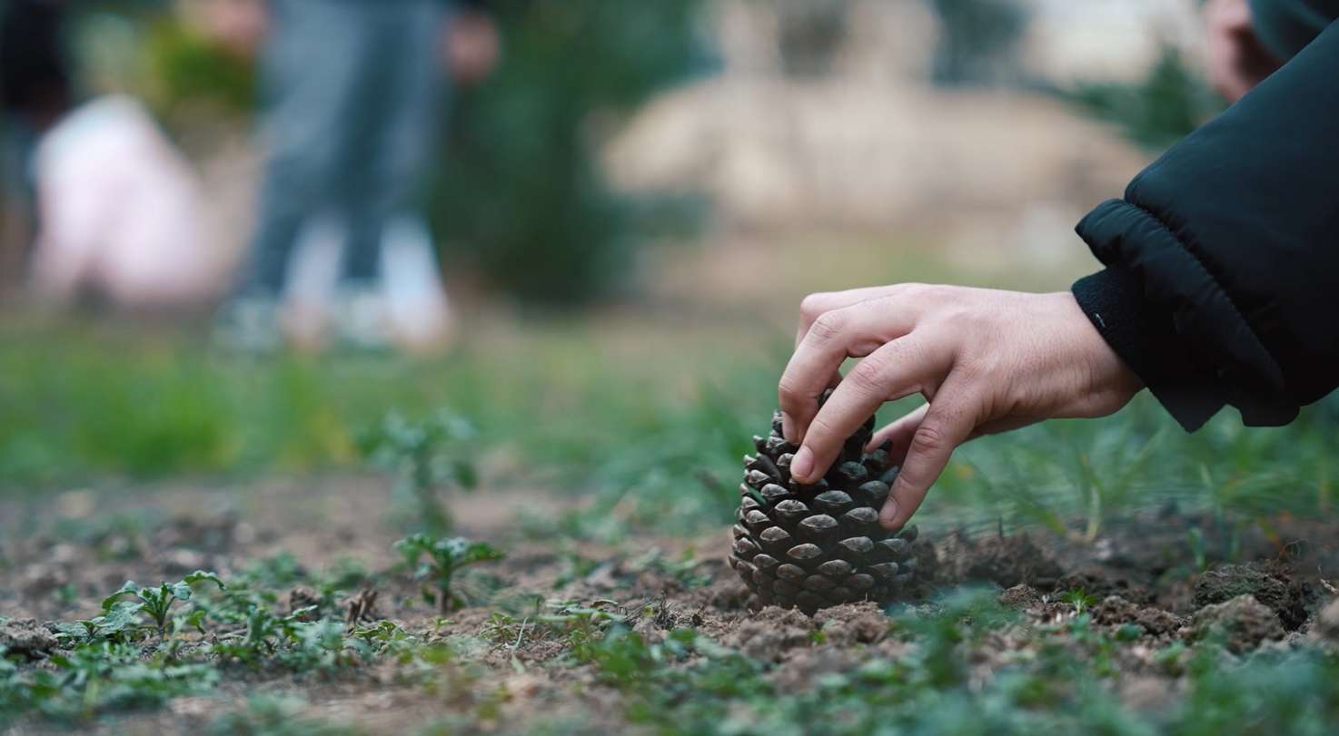 Qaranlığa işıq saçan barmaqlar: