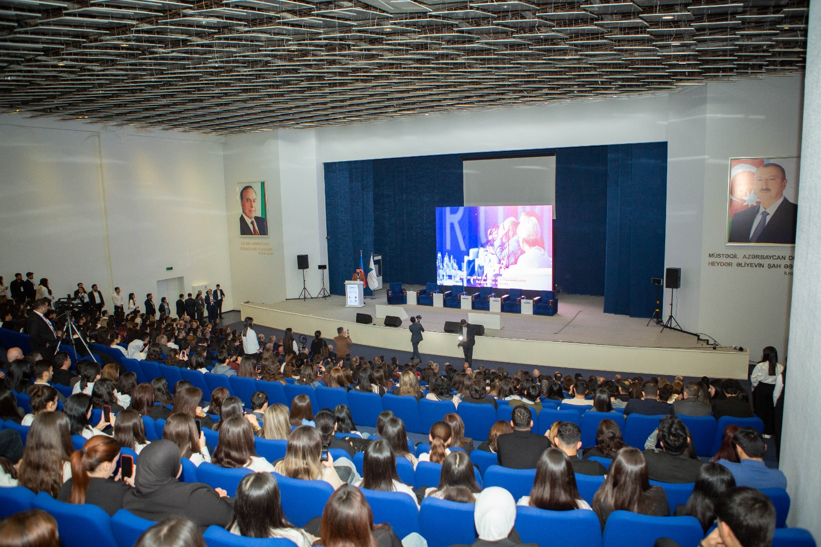 “Davamlı İnkişaf Strategiyası: Qlobal trendlər, milli təcrübələr və yeni hədəflər” adlı III Beynəlxalq Konfrans öz işinə başlayıb