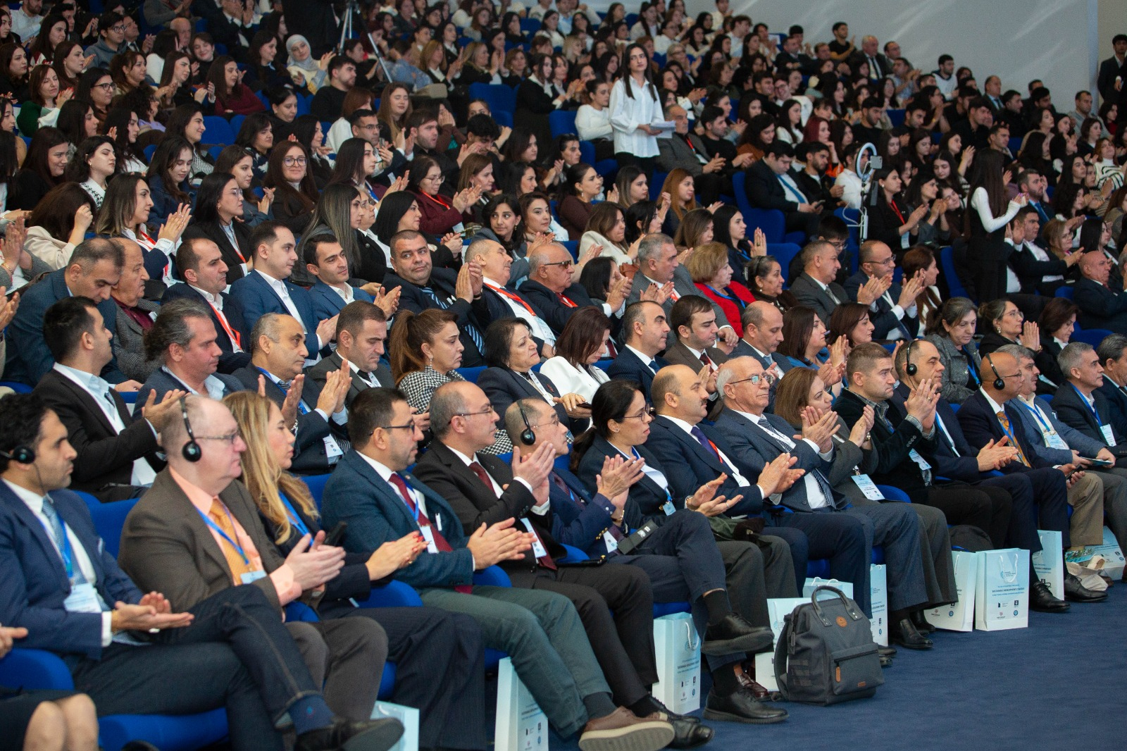 “Davamlı İnkişaf Strategiyası: Qlobal trendlər, milli təcrübələr və yeni hədəflər” adlı III Beynəlxalq Konfrans öz işinə başlayıb