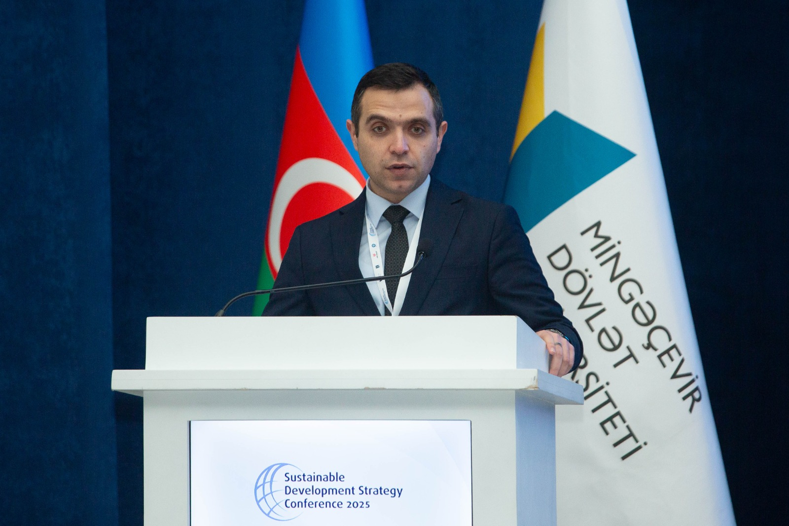 “Davamlı İnkişaf Strategiyası: Qlobal trendlər, milli təcrübələr və yeni hədəflər” adlı III Beynəlxalq Konfrans öz işinə başlayıb