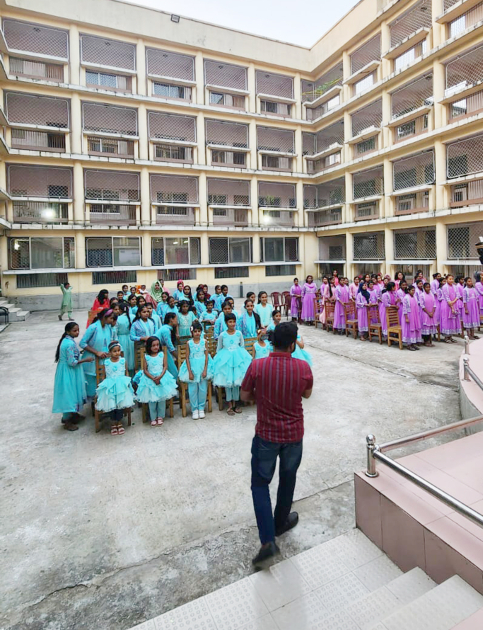 Leyla Əliyeva və Arzu Əliyeva Dəkkədə uşaq evini ziyarət ediblər