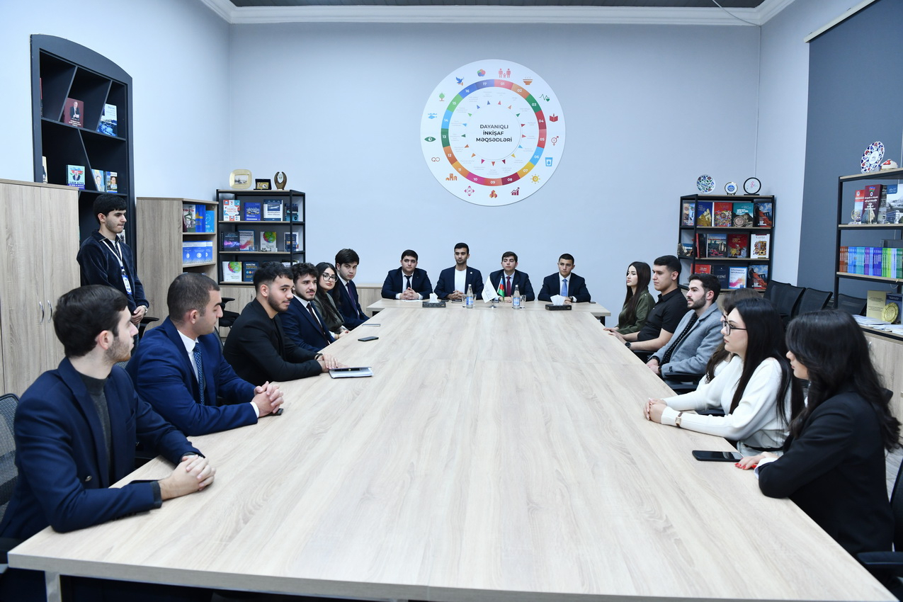 ADNSU-da Heydər Əliyevin anım gününə həsr olunmuş "dəyirmi masa" keçirilib