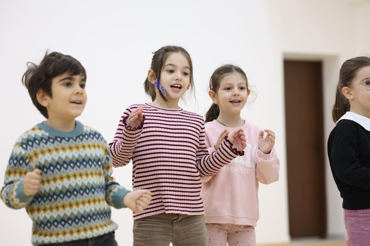 Emin Əmrullayev Gürcüstanda 53 nömrəli məktəbə səfər edib