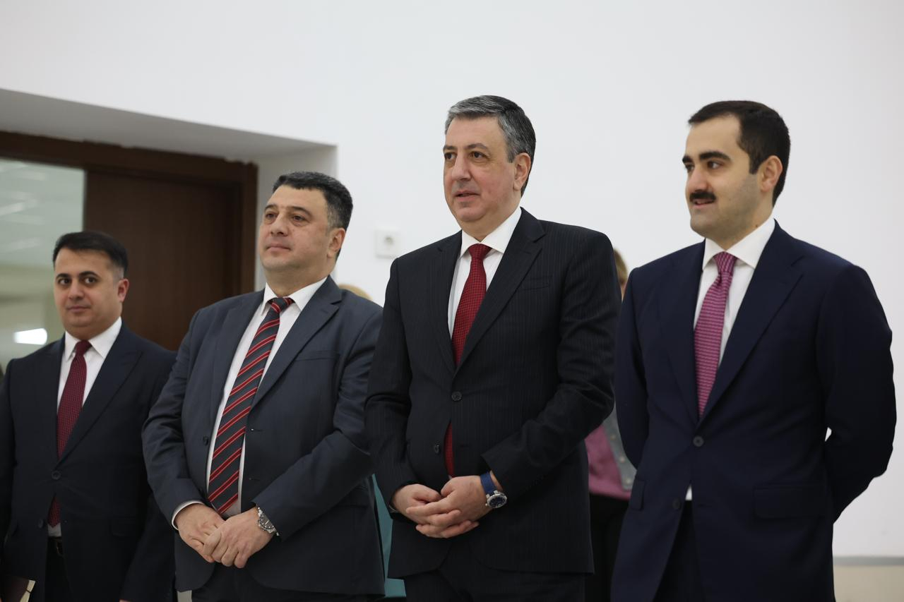 Emin Əmrullayev Gürcüstanda 53 nömrəli məktəbə səfər edib