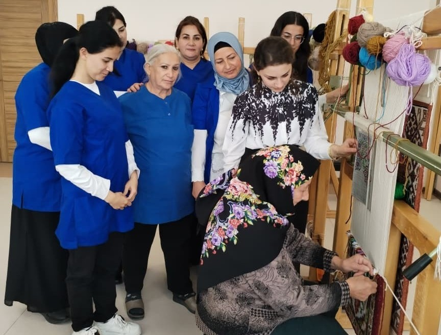 79 yaşlı nənə hər gün dərsdə: İndi imtahana hazırlaşır 