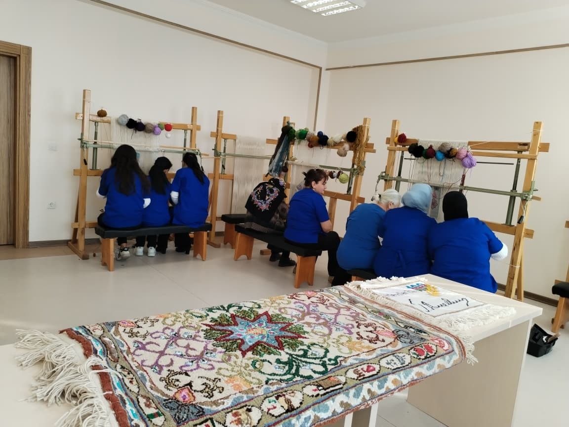 79 yaşlı nənə hər gün dərsdə: İndi imtahana hazırlaşır 