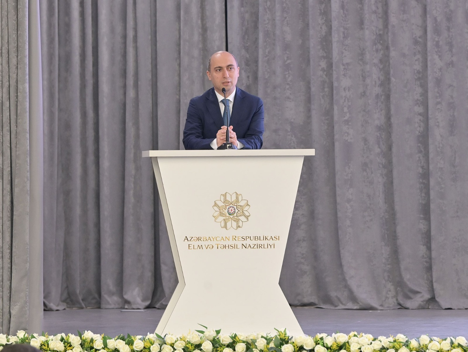 Nazir:  Azərbaycan dili fənninin dərs saatları artırılacaq
