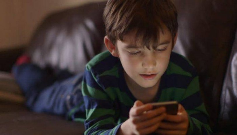 Bəzi uşaqlar üçün yalan xəbərlər yaymaq həyəcanverici fəaliyyətdir