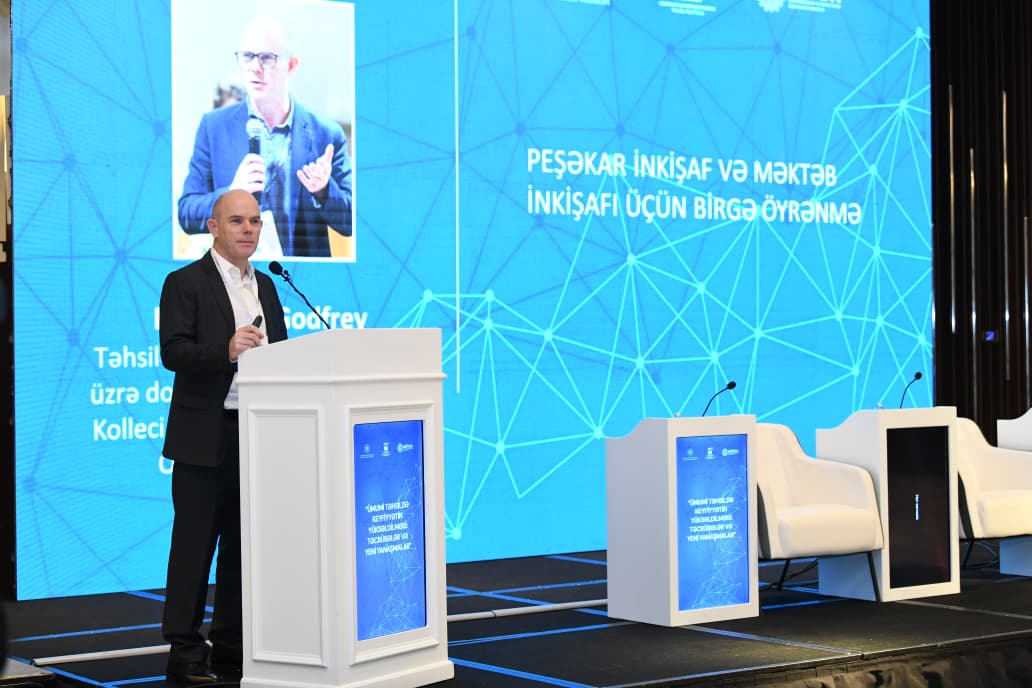 Devid Qodfrey: Biz başqalarını müşahidə edərək öyrənirik