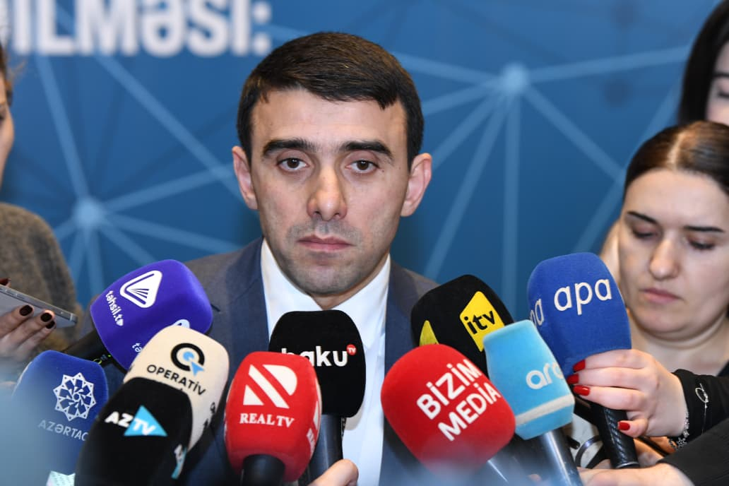 Elnur Əliyev: Zəif sayılan məktəblərdə müəyyən irəliləyişlər olub