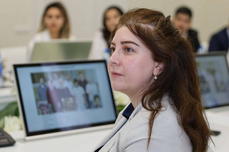 Kembric Universitetinin professoru UNEC-də gənc tədqiqatçılarla görüşüb