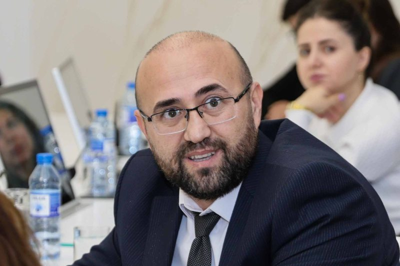 Kembric Universitetinin professoru UNEC-də gənc tədqiqatçılarla görüşüb