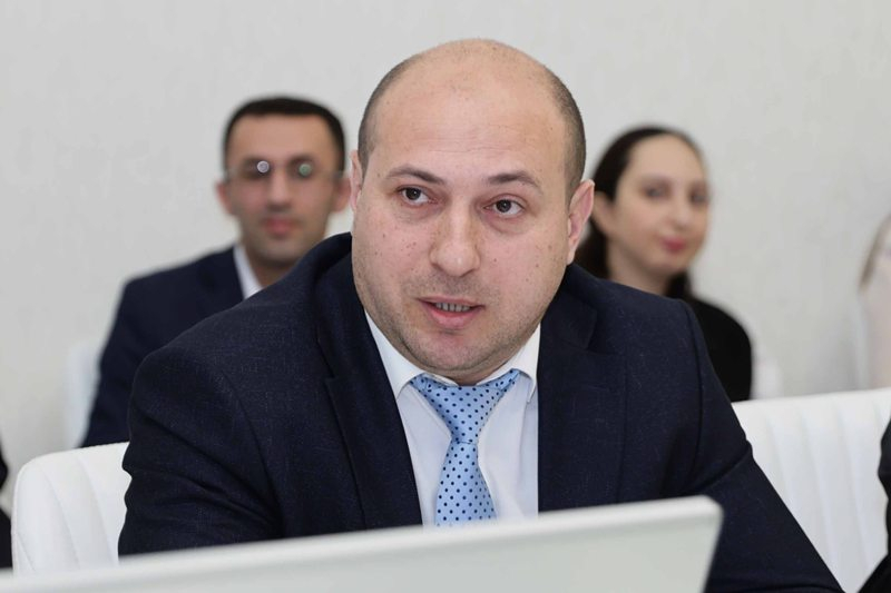 Kembric Universitetinin professoru UNEC-də gənc tədqiqatçılarla görüşüb