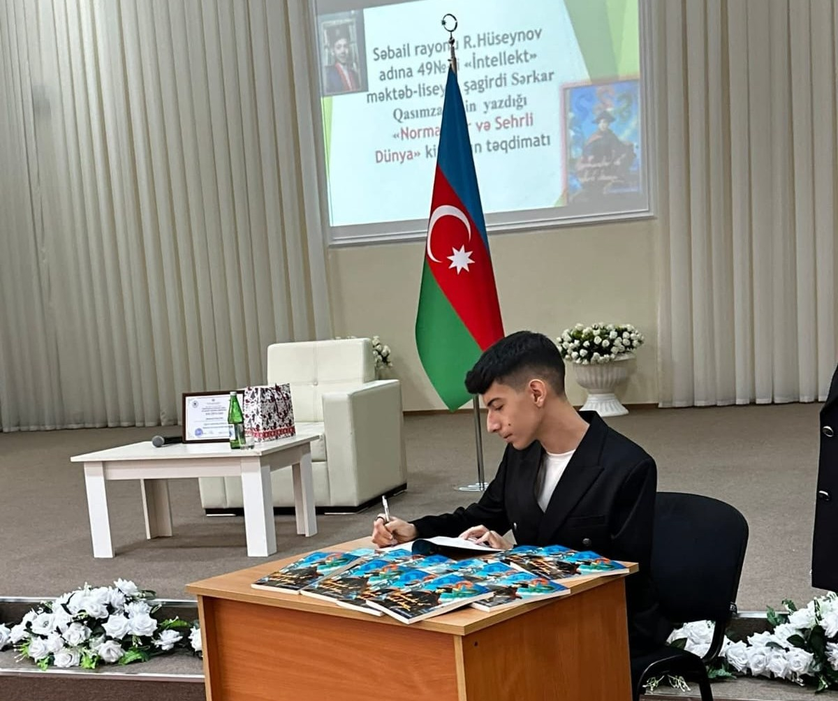 9-cu sinif şagirdi kitab müəllifi oldu