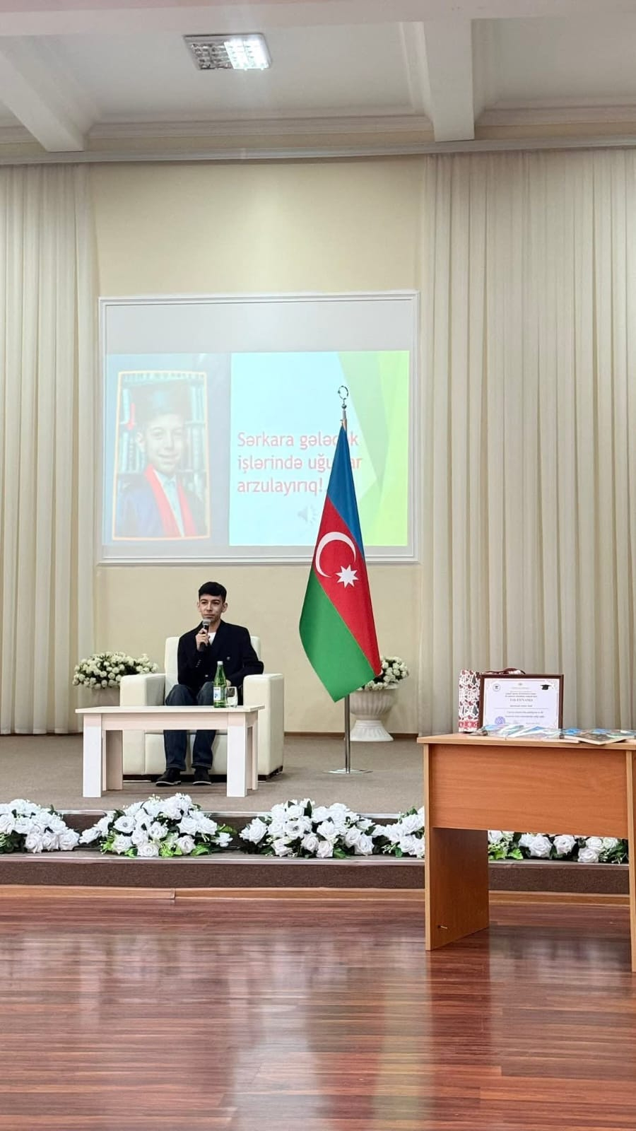 9-cu sinif şagirdi kitab müəllifi oldu