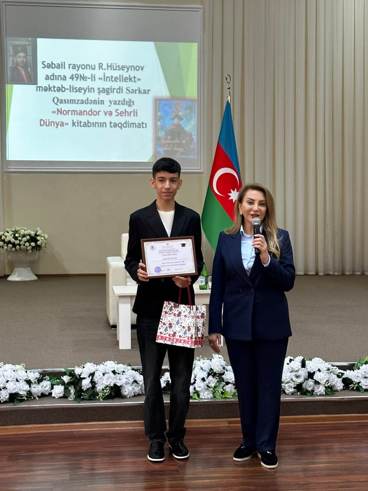 9-cu sinif şagirdi kitab müəllifi oldu