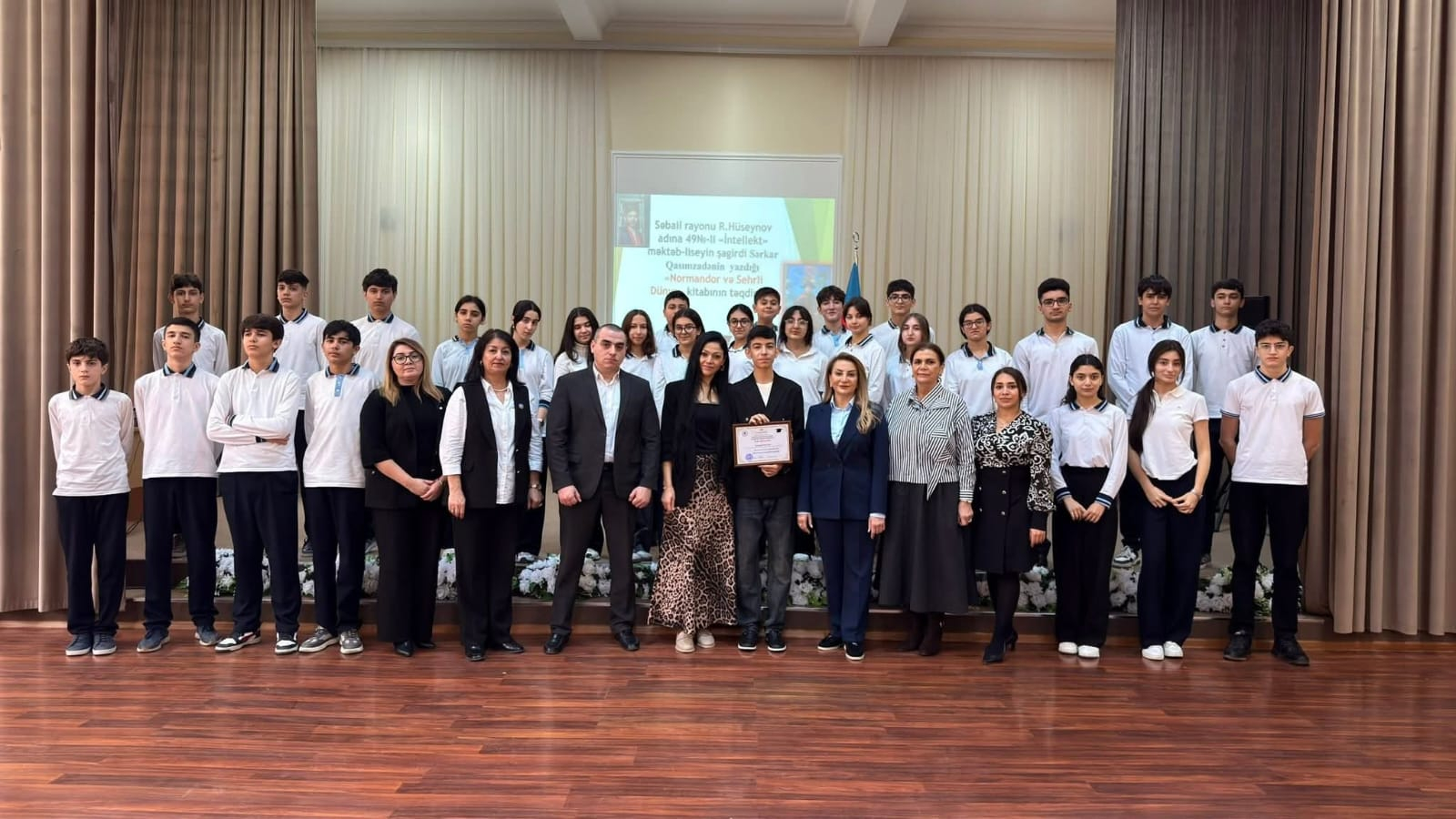 9-cu sinif şagirdi kitab müəllifi oldu