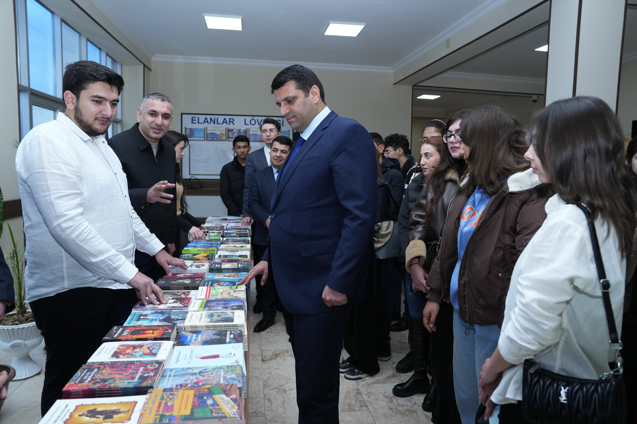 Naxçıvan Dövlət Universitetində kitab sərgisi keçirilib