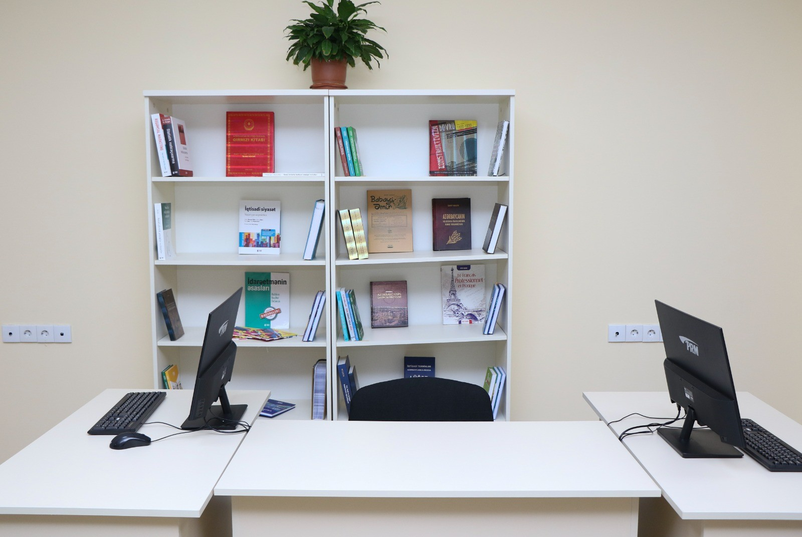 AzMİU-da elektron kitabxananın yeni oxu zalı istifadəyə verilib