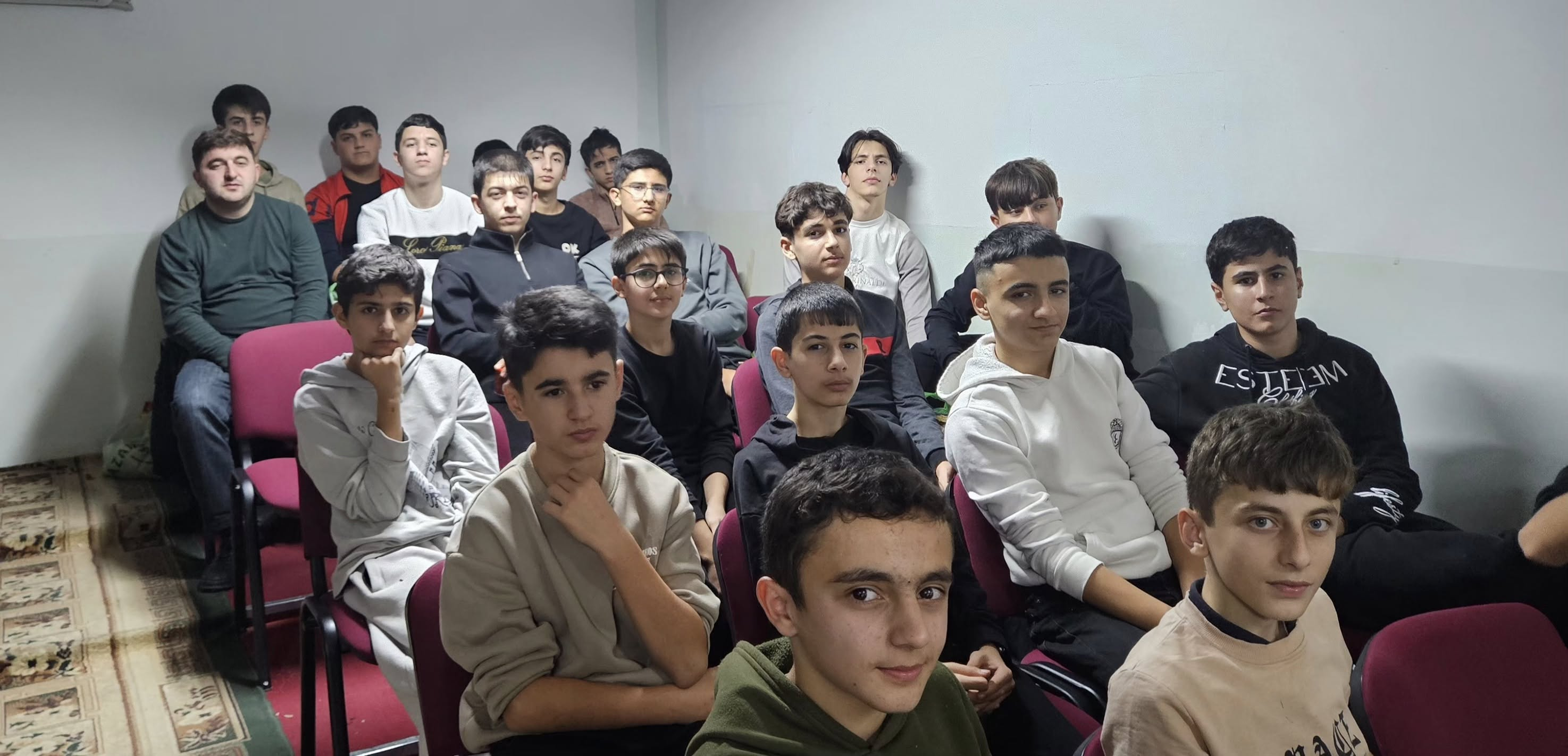 Təhsil idarəsinin nümayəndələri "Qarabağ"ın oyununu şagirdlərlə birgə izləyiblər