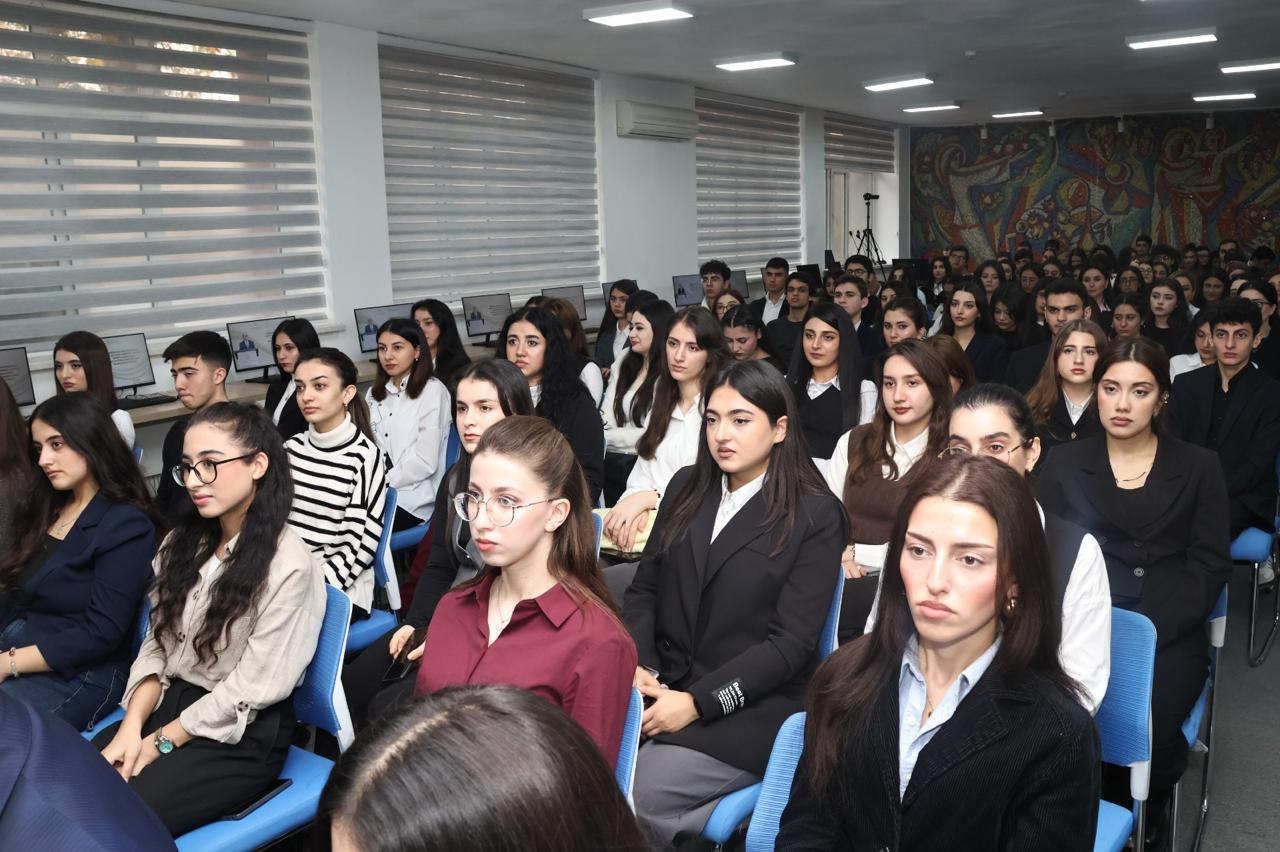 Nazir müavini BSU-nun tələbələri ilə görüşüb