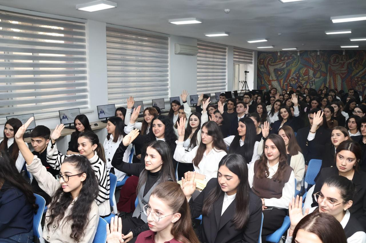 Nazir müavini BSU-nun tələbələri ilə görüşüb