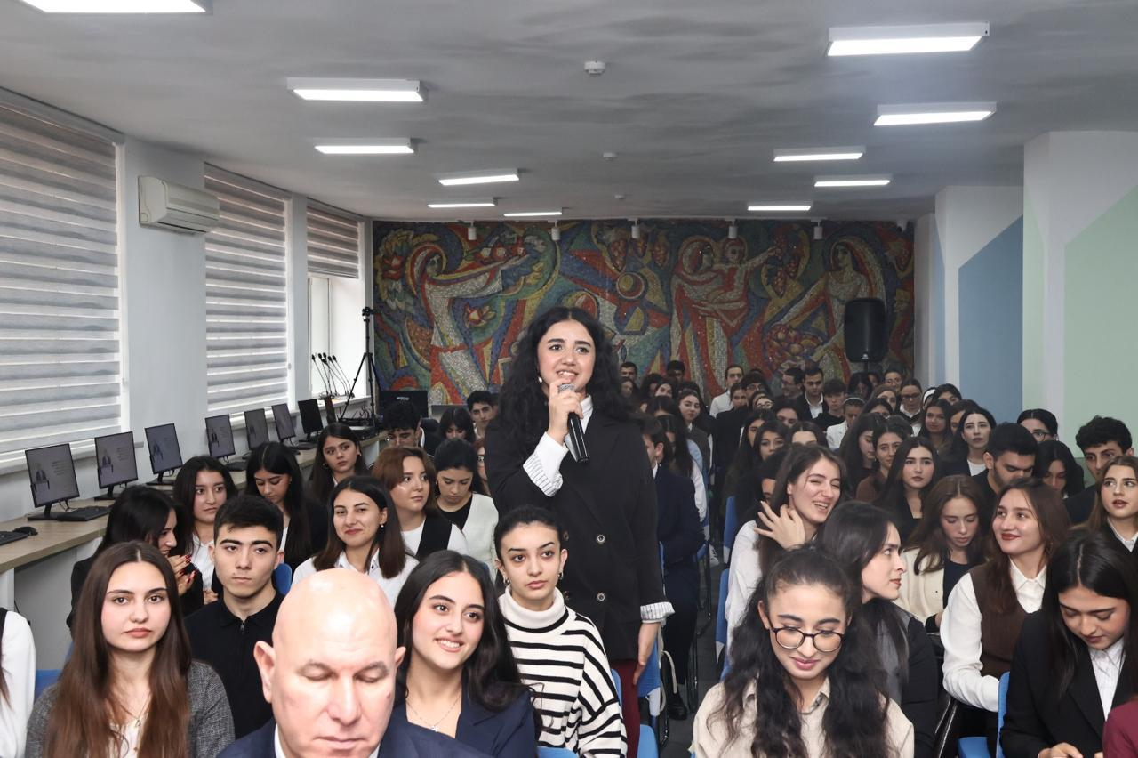 Nazir müavini BSU-nun tələbələri ilə görüşüb