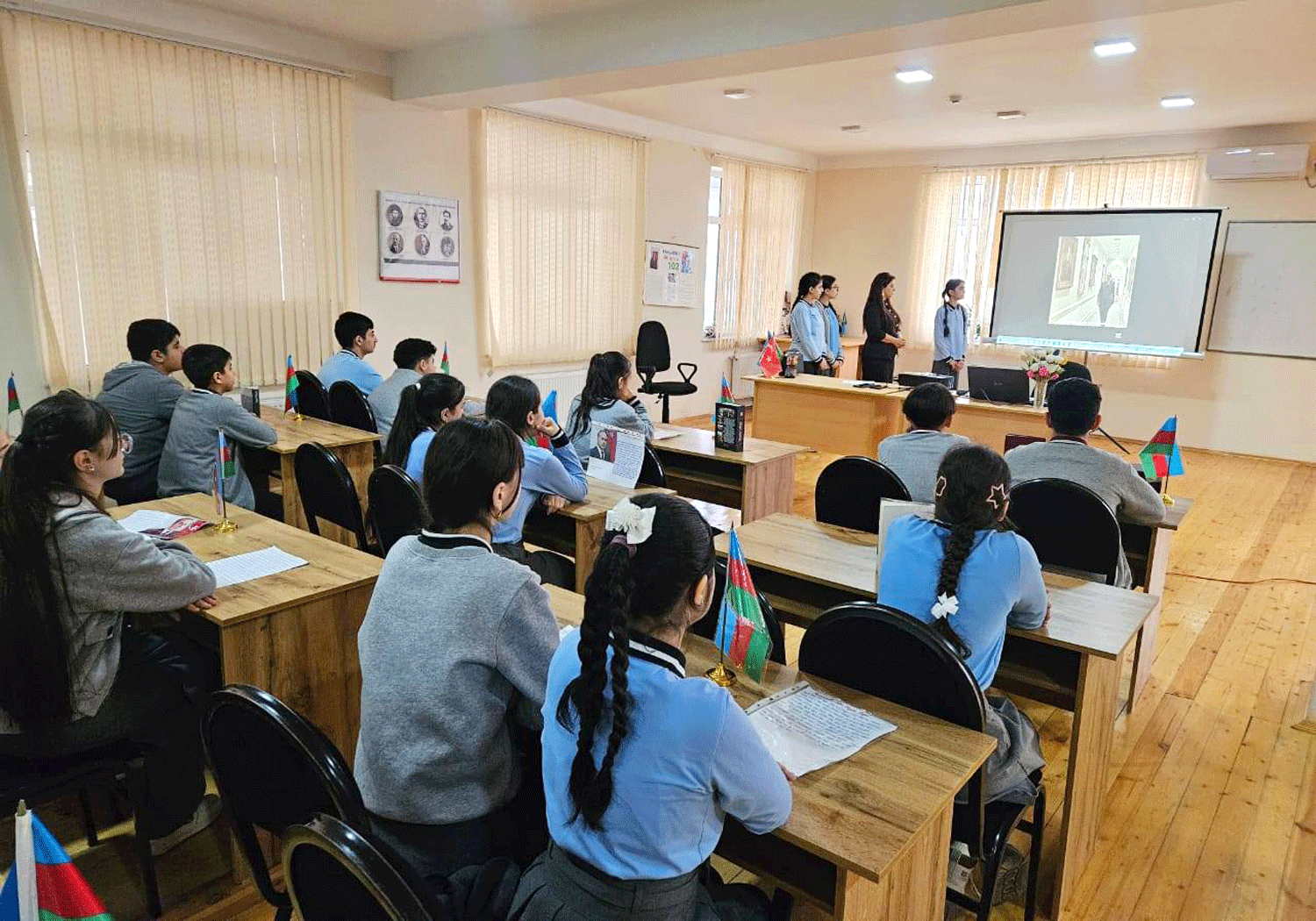 Məktəblərdə Heydər Əliyevin xatirəsinə həsr olunmuş tədbirlər keçirilib