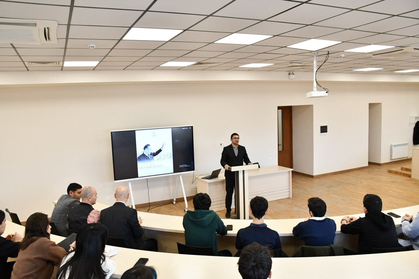 Qarabağ Universitetində Heydər Əliyevin anım günü ilə bağlı tədbir keçirilib