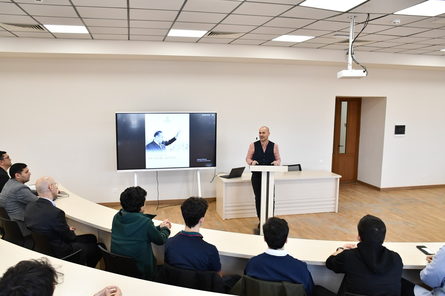 Qarabağ Universitetində Heydər Əliyevin anım günü ilə bağlı tədbir keçirilib