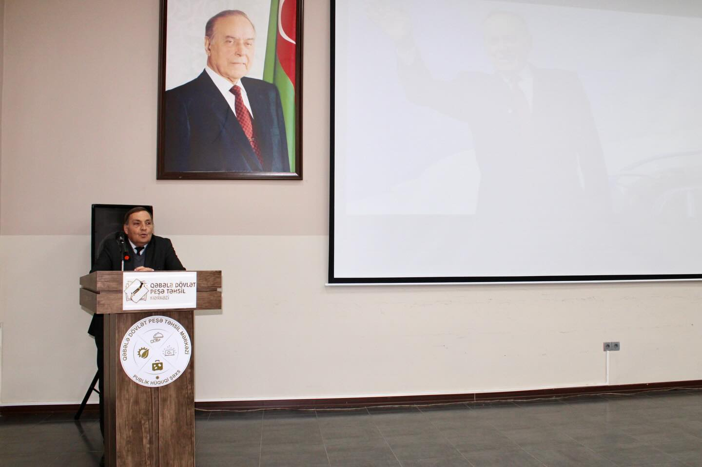 Qəbələ peşə mərkəzində  “Heydər Əliyevlə böyüyən gənclər” adlı tədbir keçirilib