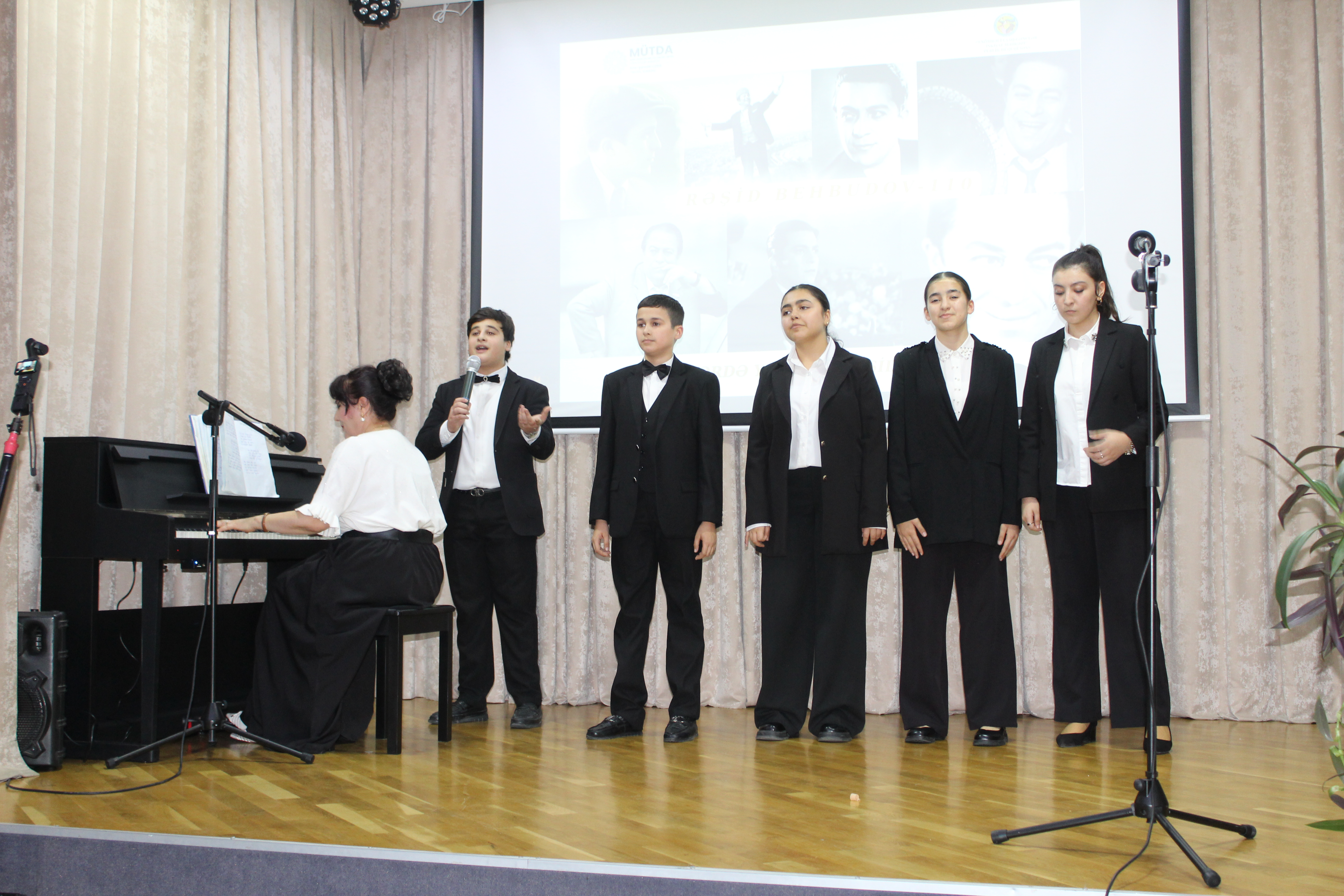 Rəşid Behbudovun mahnıları uşaqların ifasında