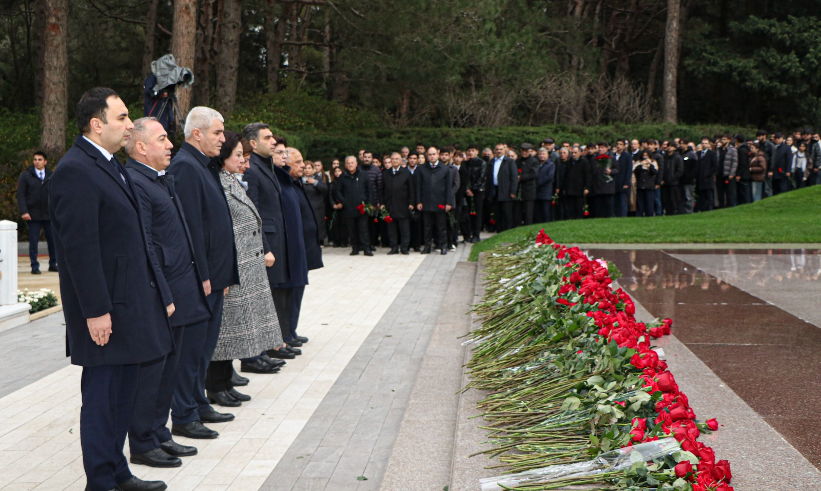 AzMİU-nun kollektivi Ümummilli Liderin məzarını ziyarət edib
