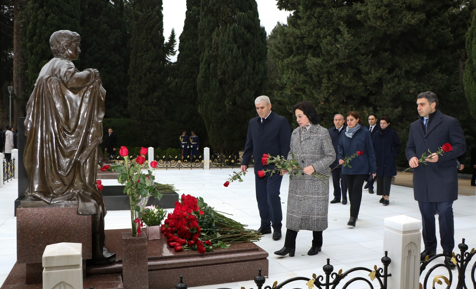AzMİU-nun kollektivi Ümummilli Liderin məzarını ziyarət edib