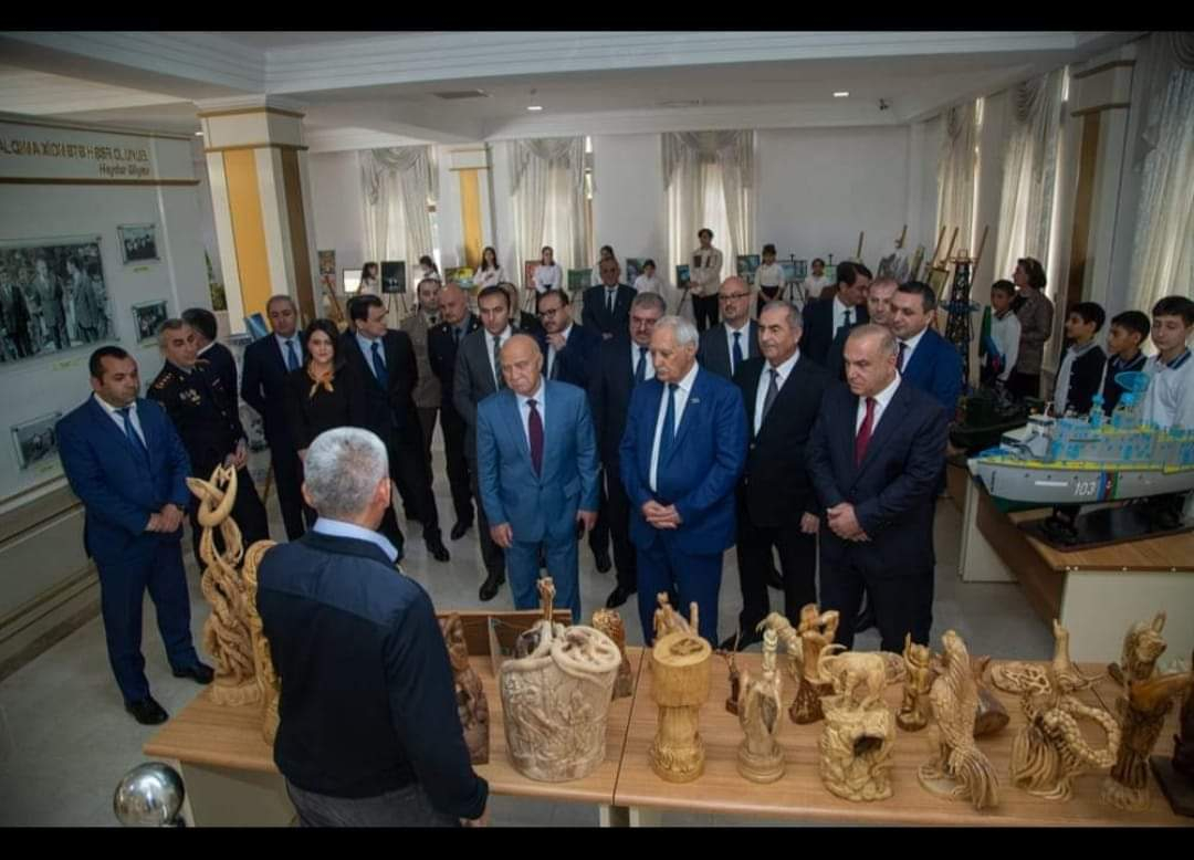 Ağaca can verən müəllim