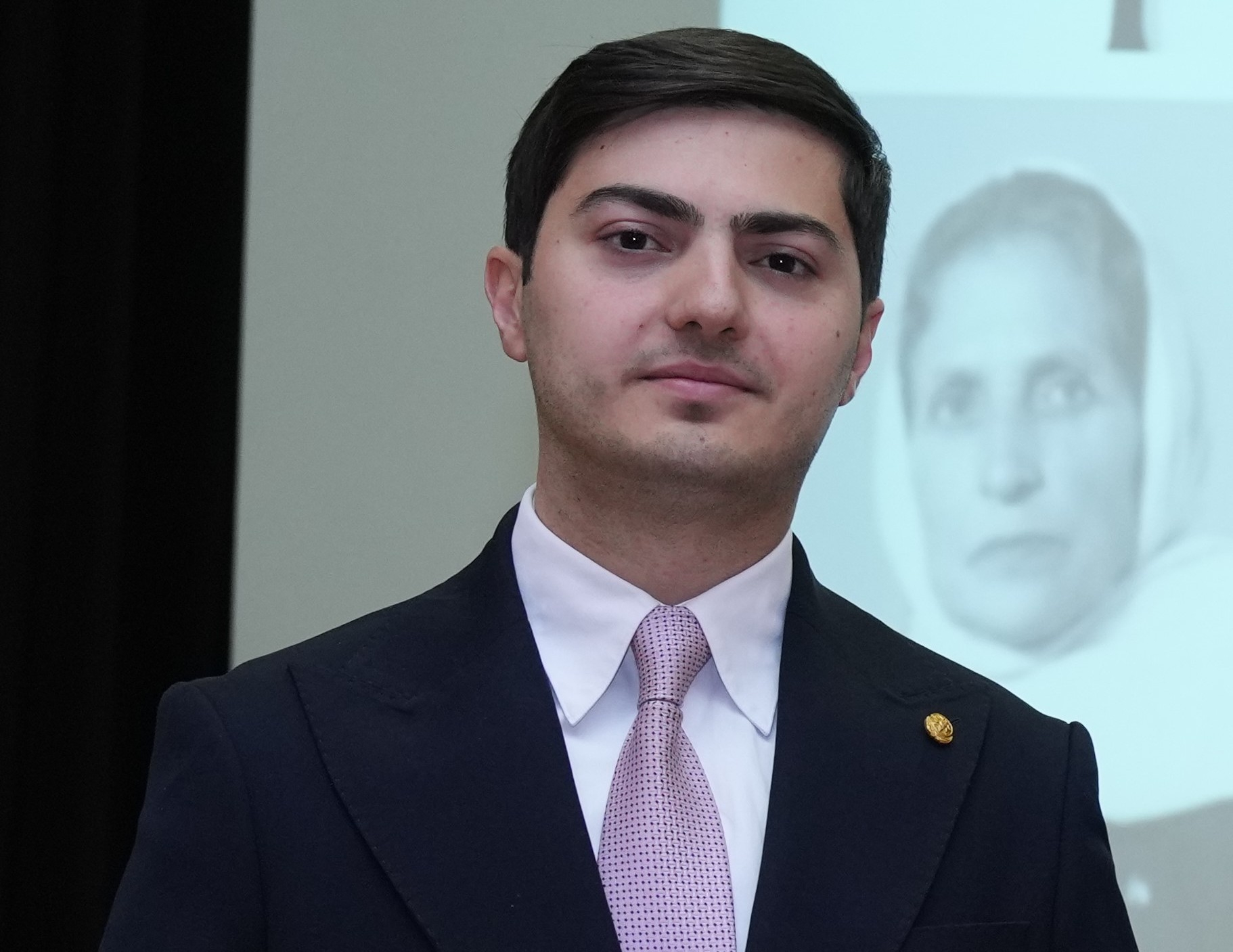 Nazlı Nəcəfovanın nəticəsi: Nənəmin maarifçilik ruhunu yaşatmağa çalışıram