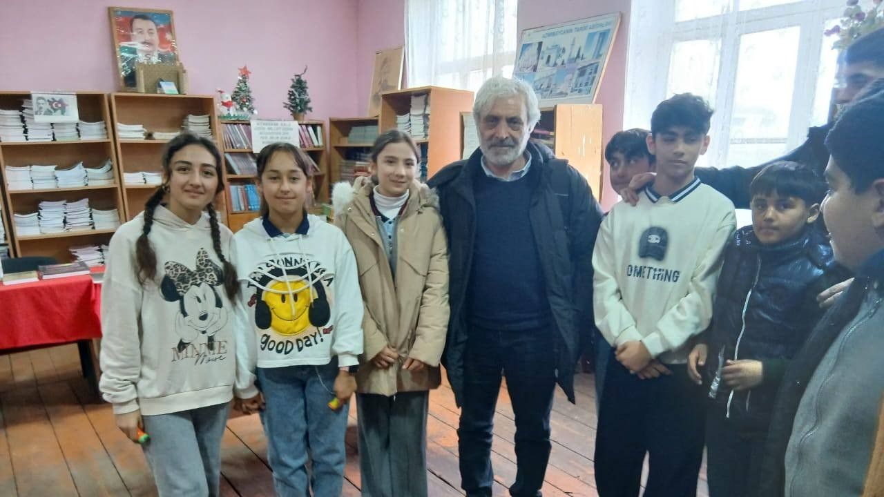 Kembric Universitetinin professoru Qərib Mürşüdov doğma məktəbində olub