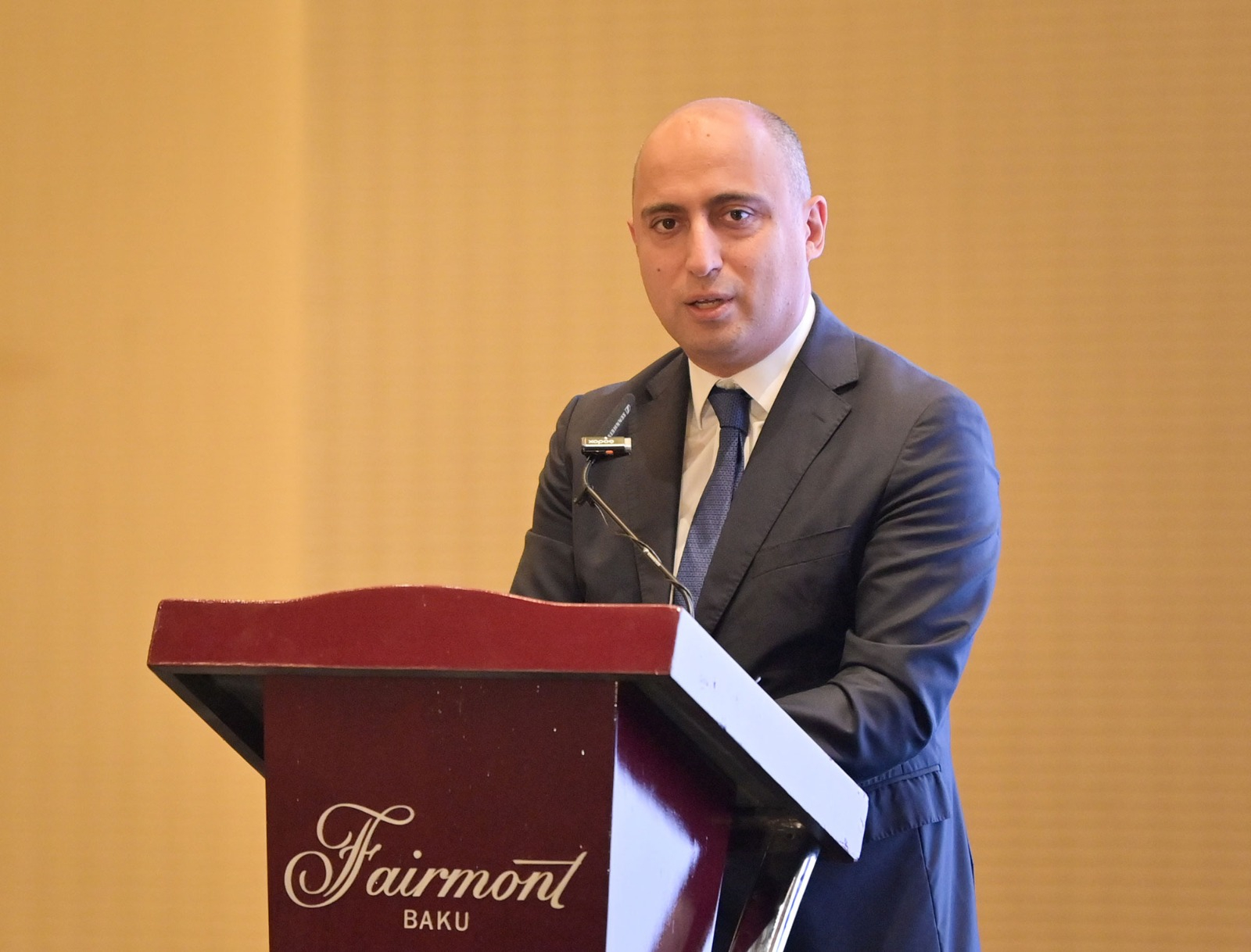 Emin Əmrullayev: İnsanlar doktoranturaya adlarının qarşısında elmi dərəcə yazdırmaq üçün gəlməməlidirlər