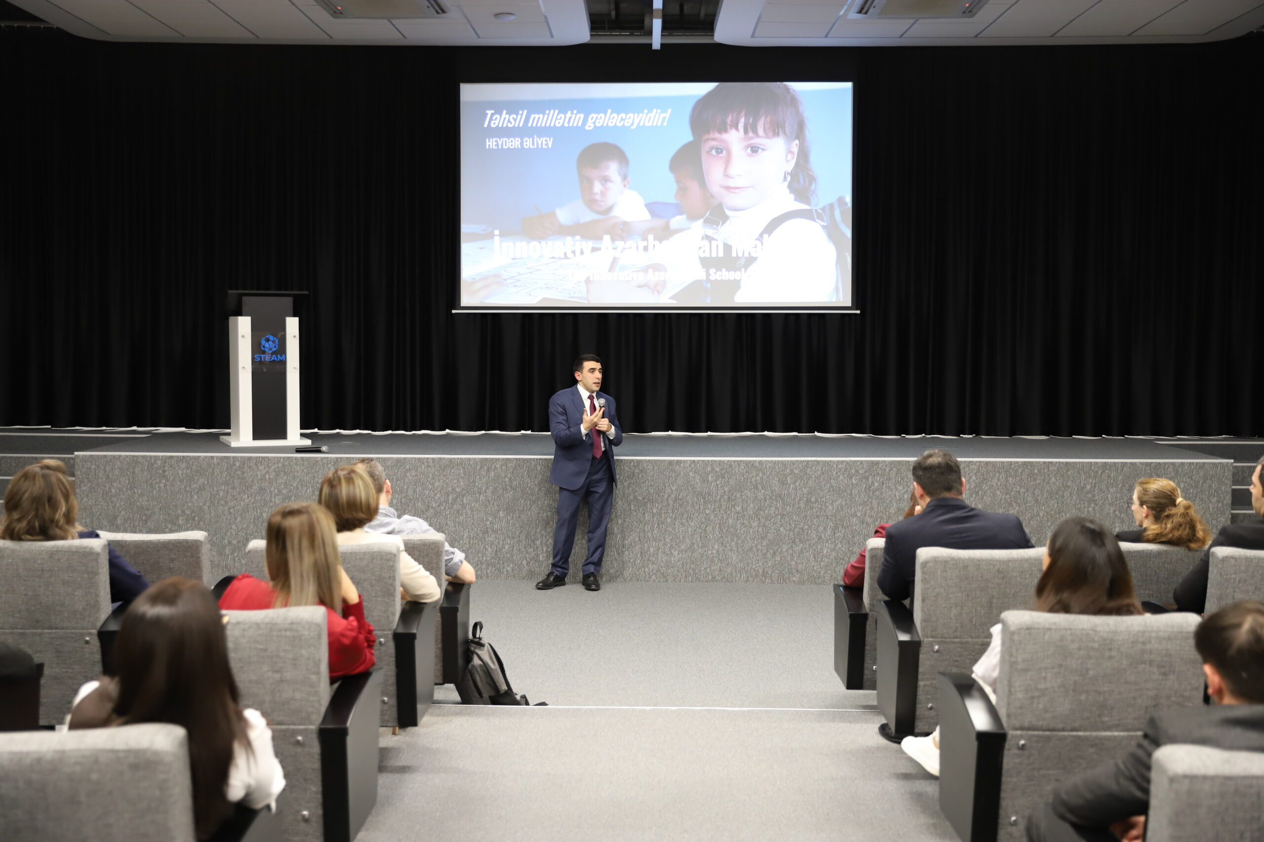 "İnnovativ məktəb” layihəsi çərçivəsində keçirilən təlimlər yekunlaşıb