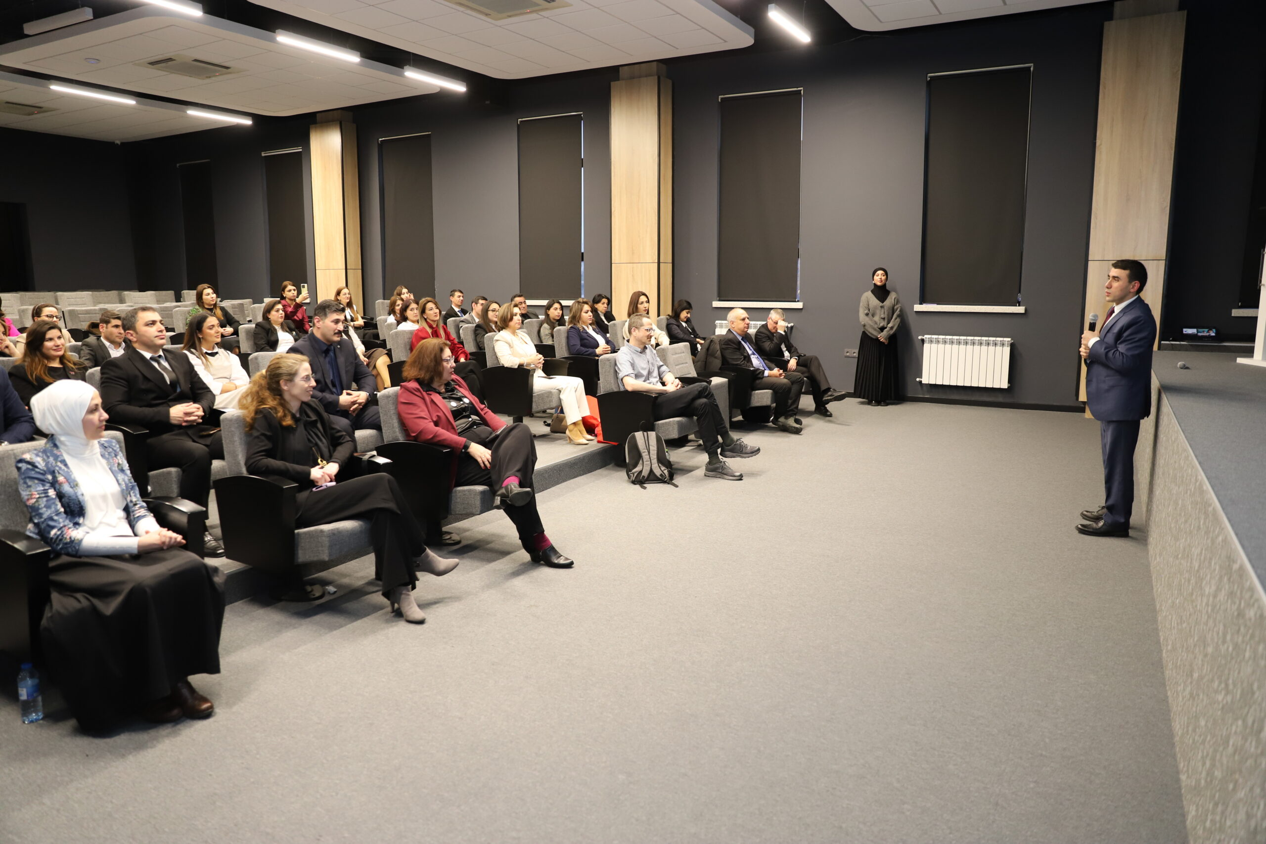 "İnnovativ məktəb” layihəsi çərçivəsində keçirilən təlimlər yekunlaşıb
