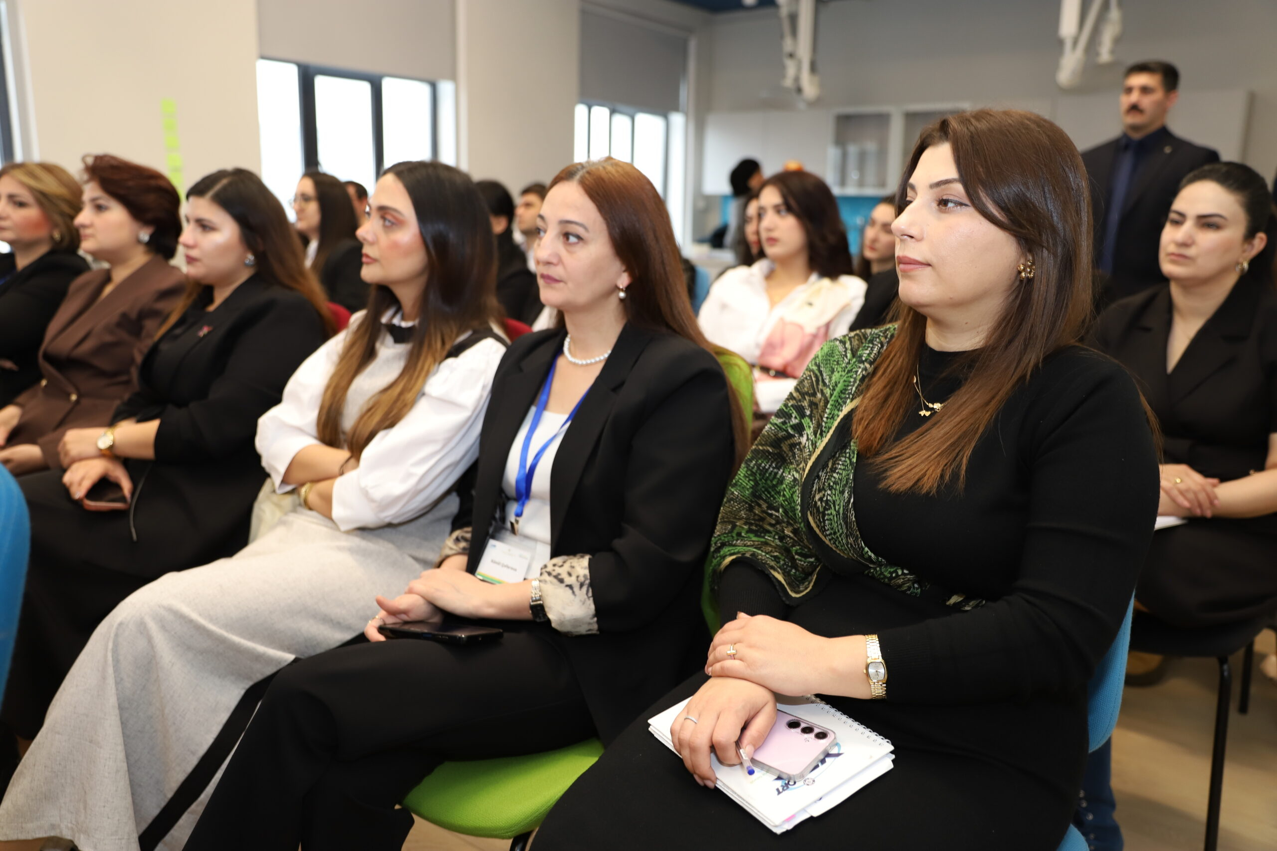 "İnnovativ məktəb” layihəsi çərçivəsində keçirilən təlimlər yekunlaşıb