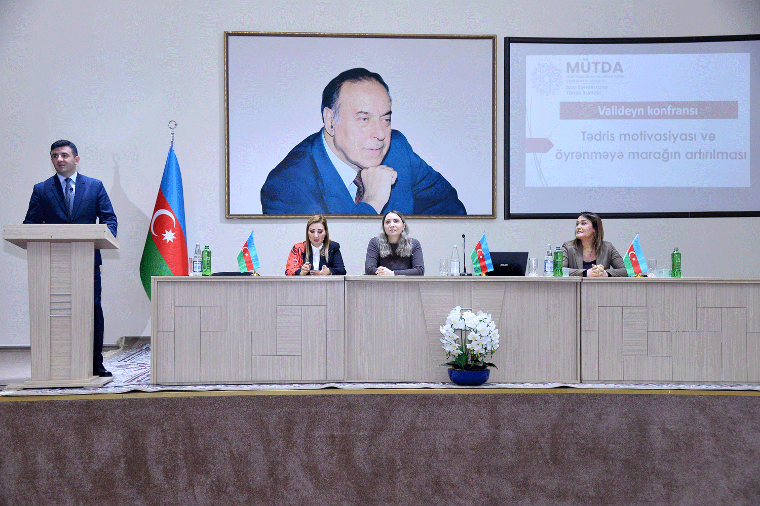 Valideyn konfransları davam edir