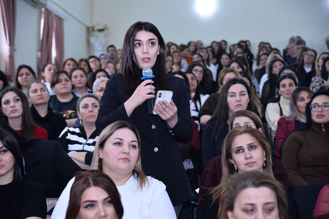 Valideyn konfransları davam edir