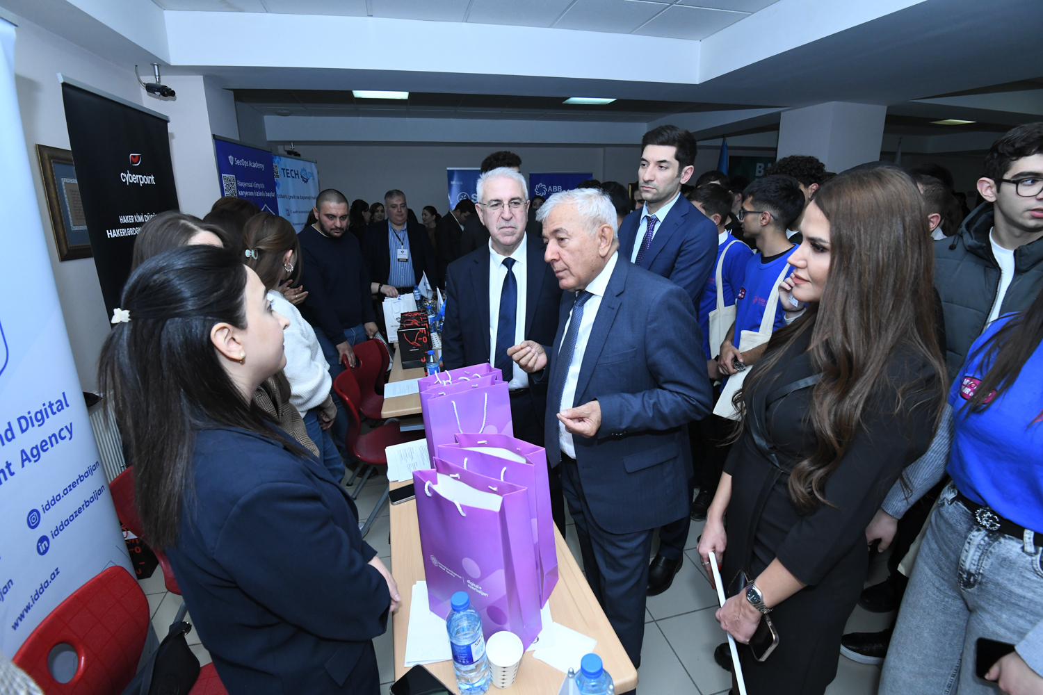 BMU-da “Karyera həftəsi” çərçivəsində növbəti sərgi təşkil olunub