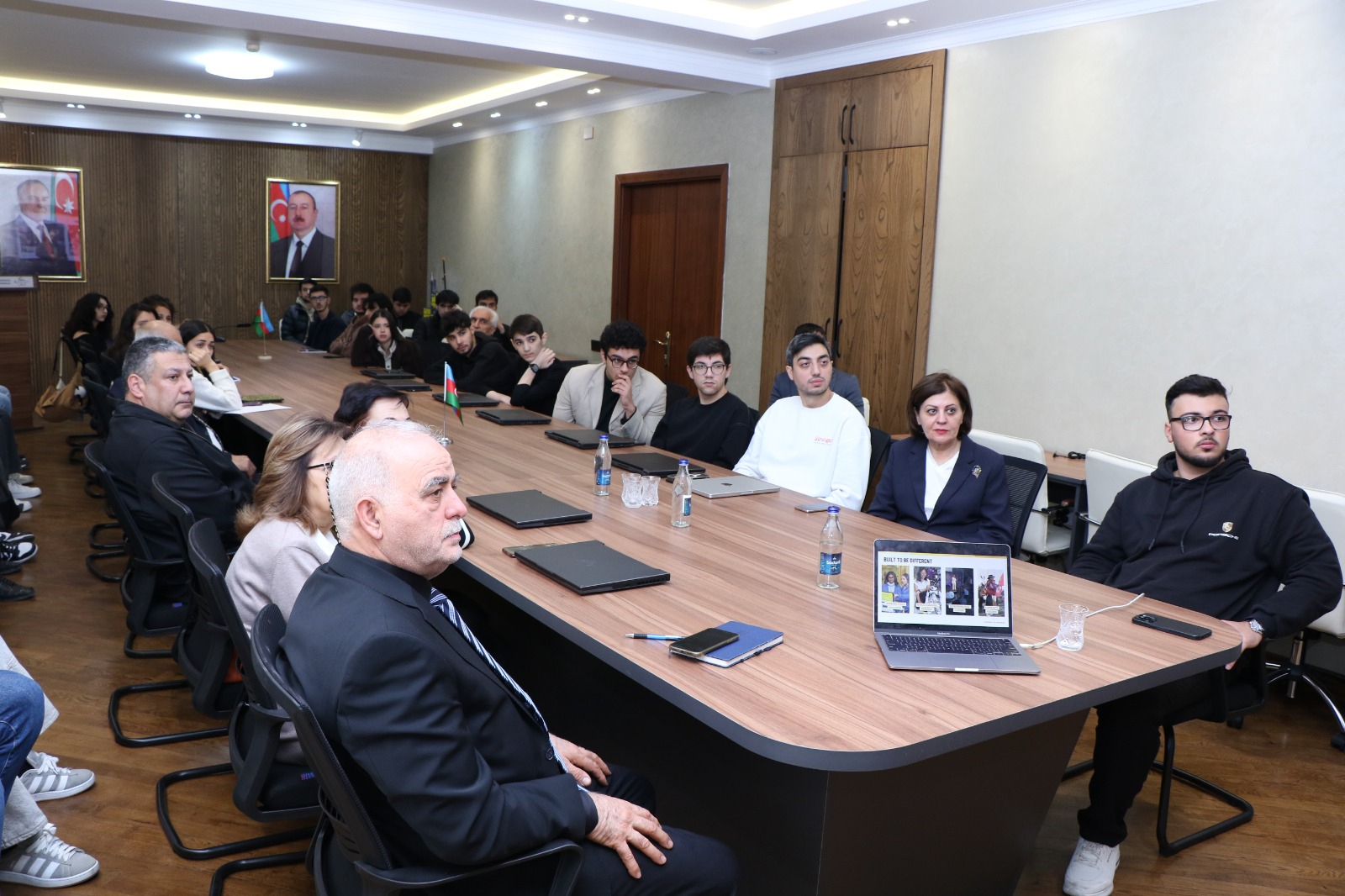 Vaterlo Universitetinin professoru AzMİU-da seminarlar keçəcək