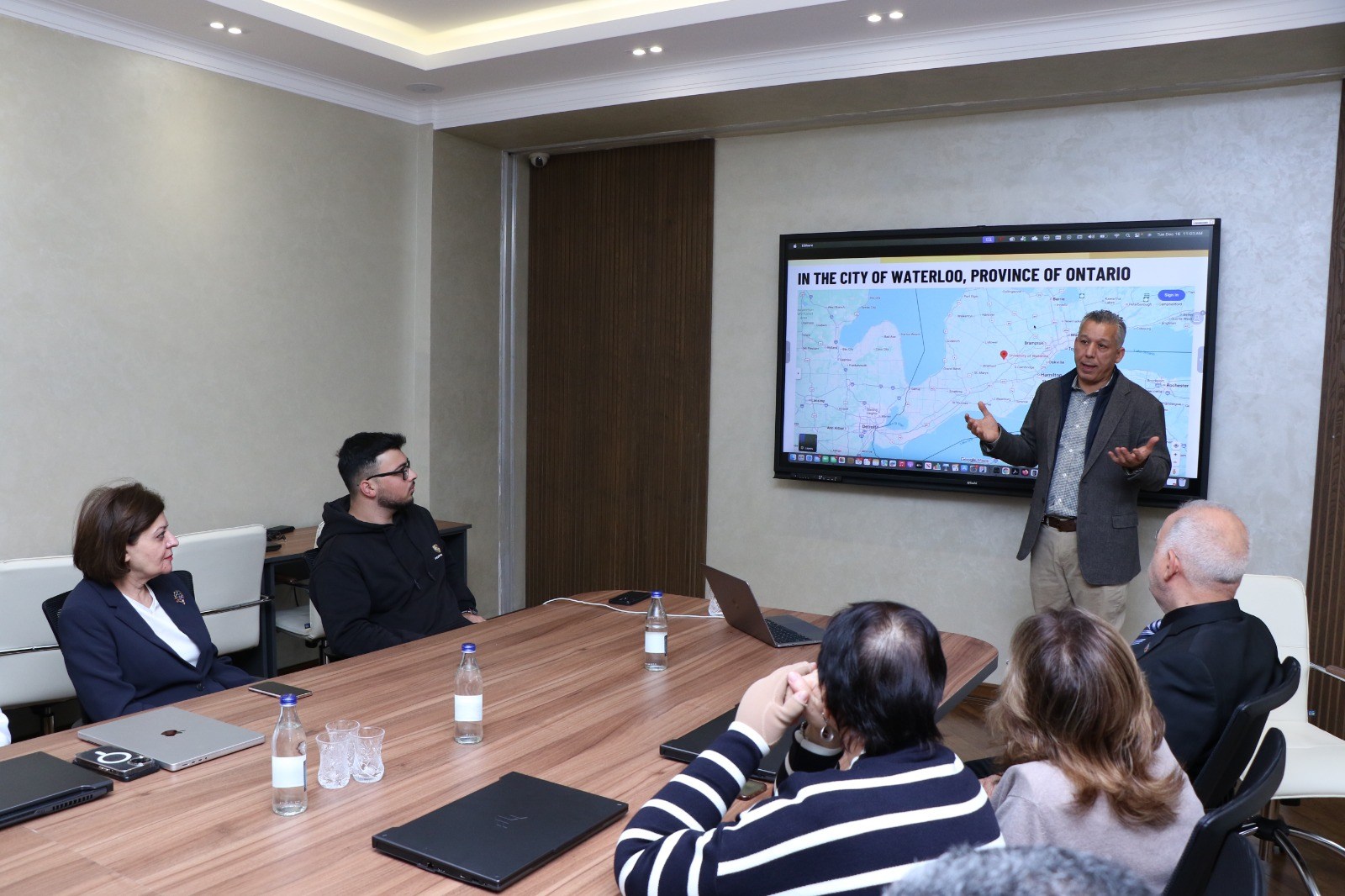 Vaterlo Universitetinin professoru AzMİU-da seminarlar keçəcək