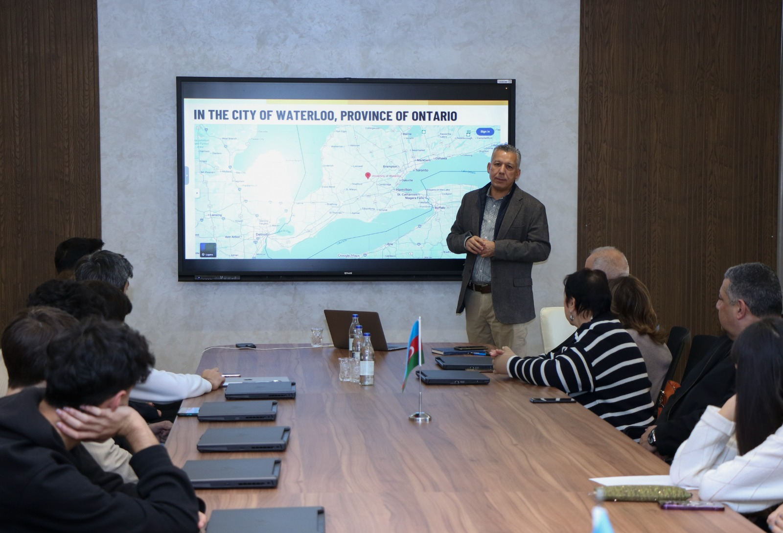 Vaterlo Universitetinin professoru AzMİU-da seminarlar keçəcək