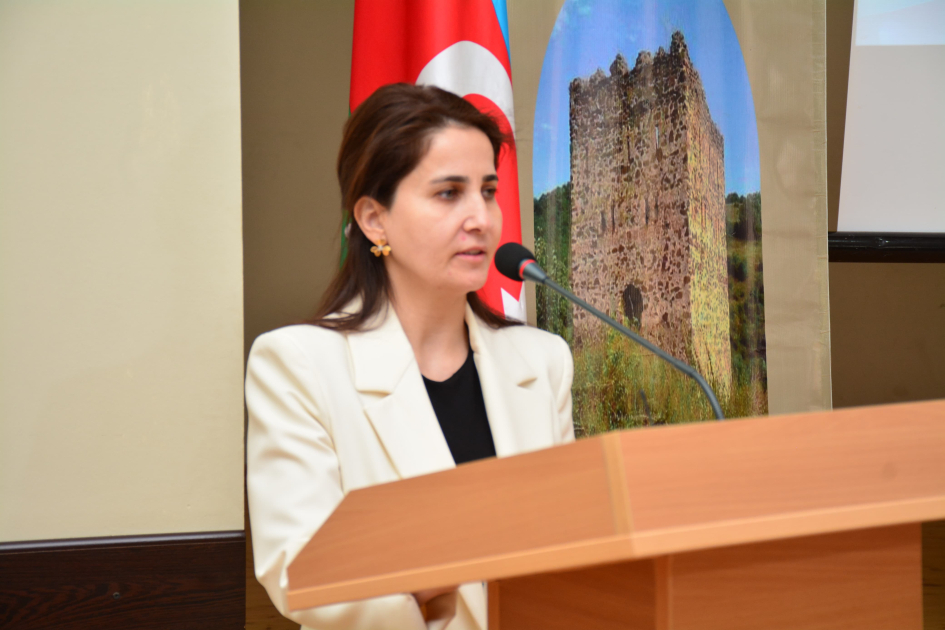 Qazaxda müəllimlər arasında intellektual bilik yarışı təşkil edilib