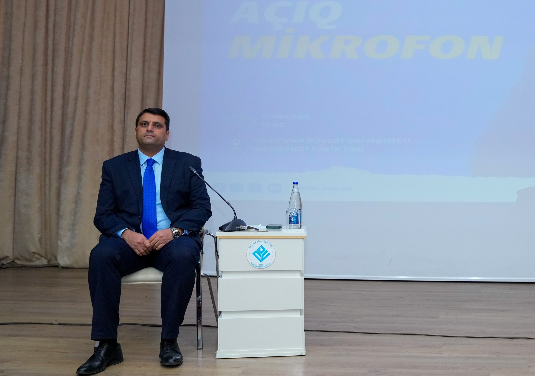 NDU-nun rektoru “Açıq mikrofon” layihəsi çərçivəsində tələbələrlə görüşüb